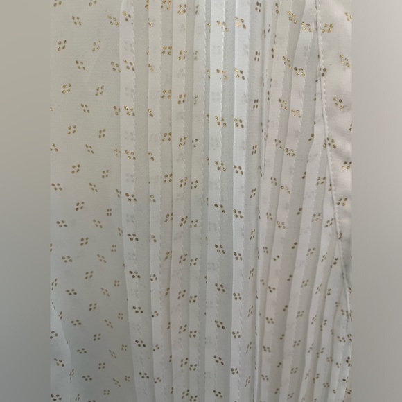 Vince Camuto Women’s Pleated Blouse, Size XS NWT - Picture 2 of 9